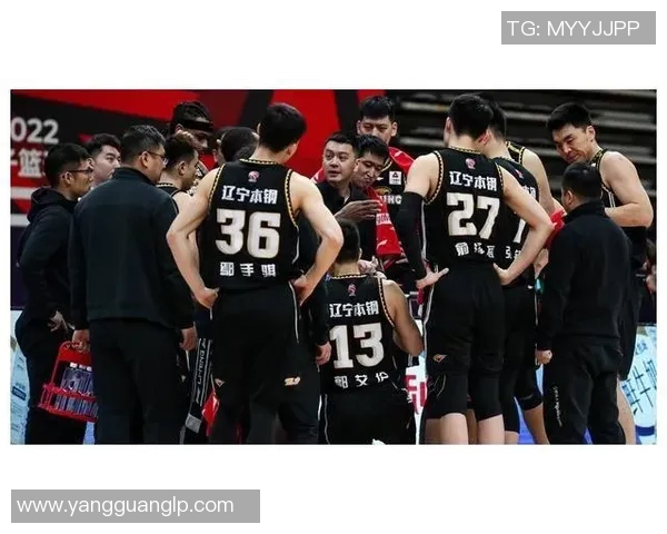 任骏飞领衔广东男篮冲击季后赛全力以赴展现个人风采与团队精神